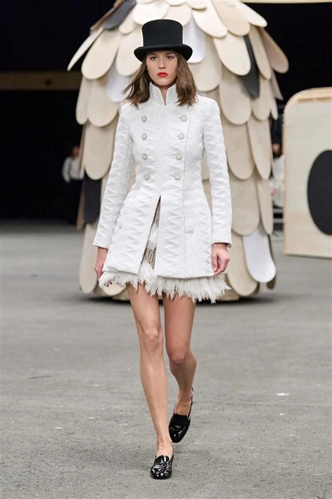 structure wear of chanel|Chanel haute couture style.